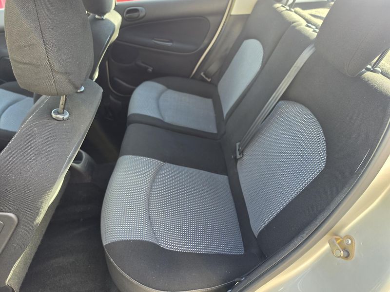 Peugeot 206 1.6 i 80kw Panorama  - fotka 9 z 21