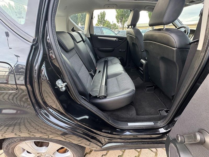 Mercedes-Benz Třídy A (2010) 180 1,7 85 KW TAŽNÉ KOLA - fotka 27 z 38