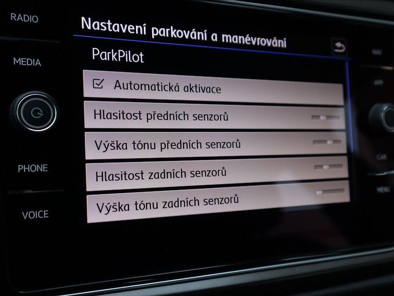 Volkswagen T-Roc 1,6 TDi Style LED Webasto Asis - fotka 22 z 39