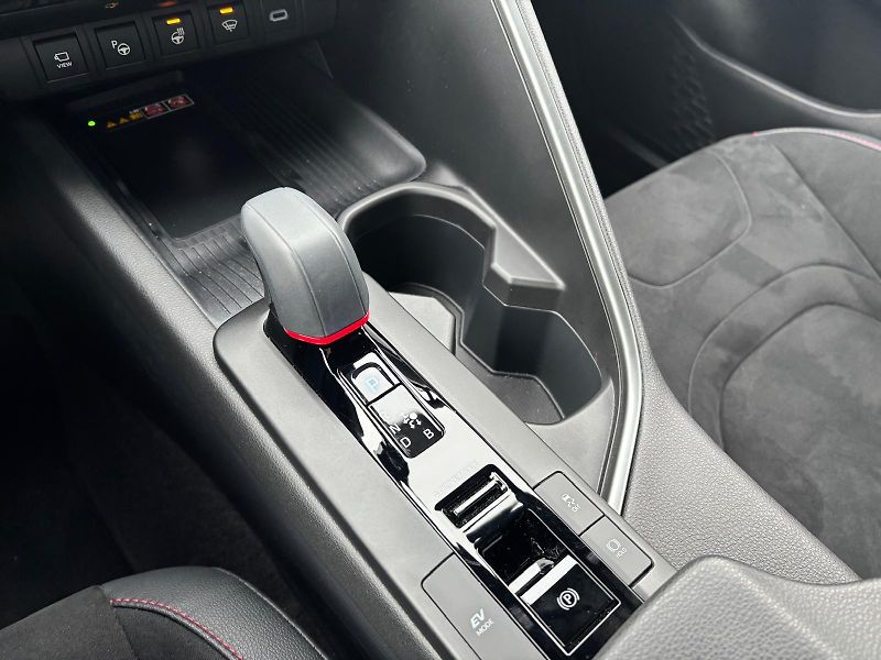 Toyota C-HR 2,0 HEV e-CVT GR Sport - fotka 22 z 29