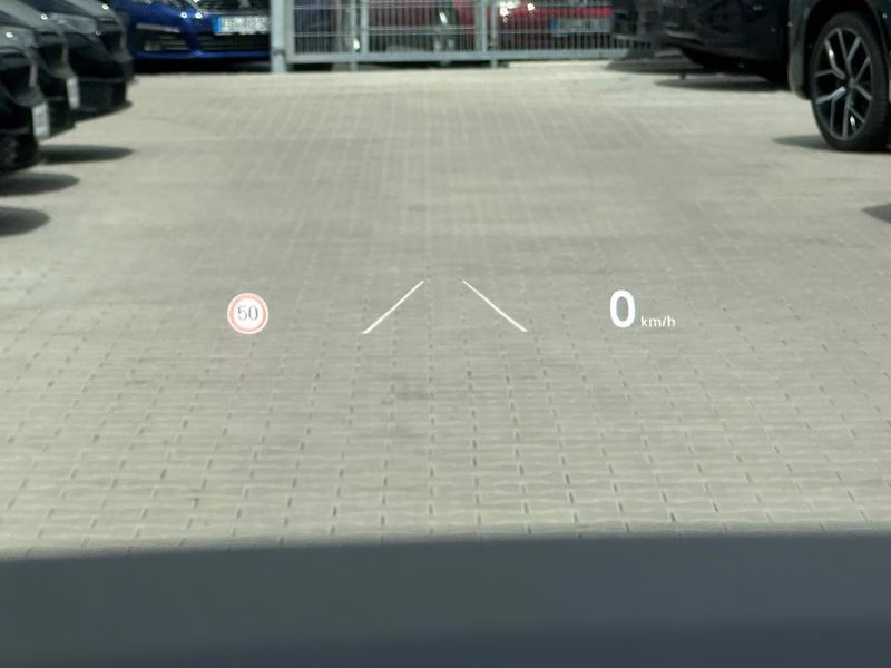 Volkswagen Touareg TDI 210kW R-Line Pano HuD DYN - fotka 19 z 28