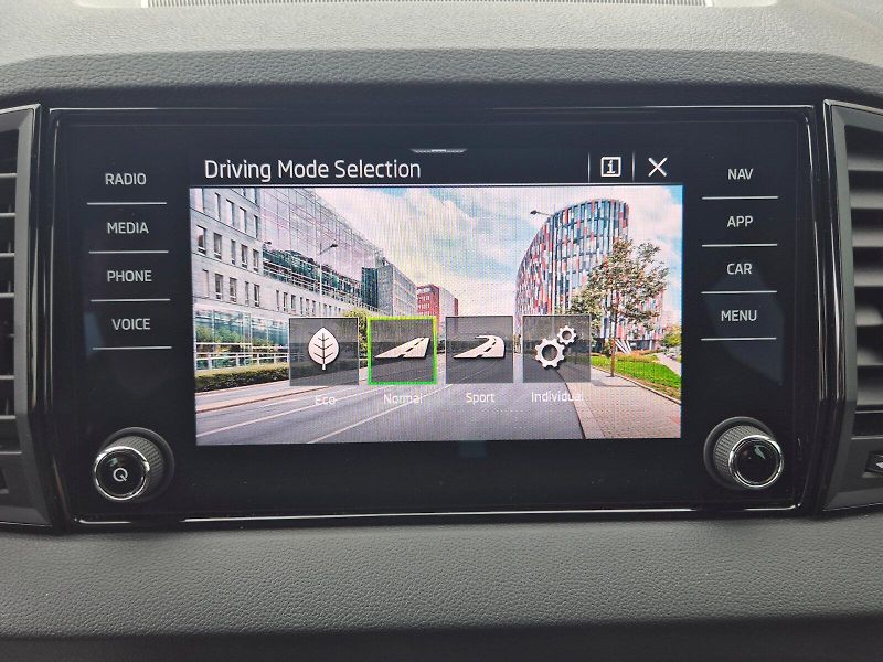 Škoda Karoq (2025) Sportline 1.5TSi 110kW 7°autom - fotka 23 z 31