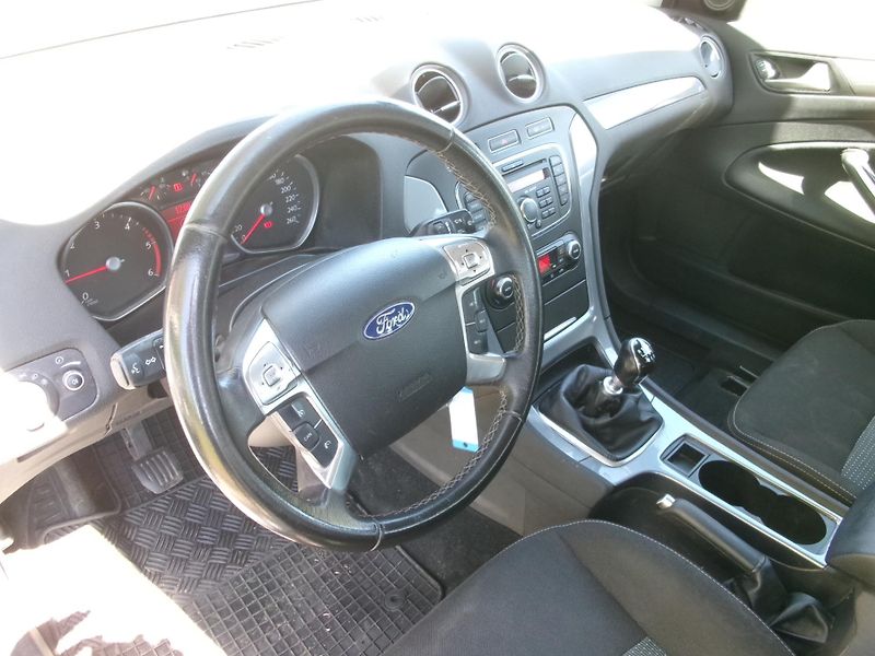 Ford Mondeo (2012) 2.0 TDCi AC TEMP ZADÁNO - fotka 9 z 23