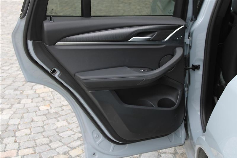 BMW X3 20d xDrive/M-Paket/Tažné - fotka 31 z 39