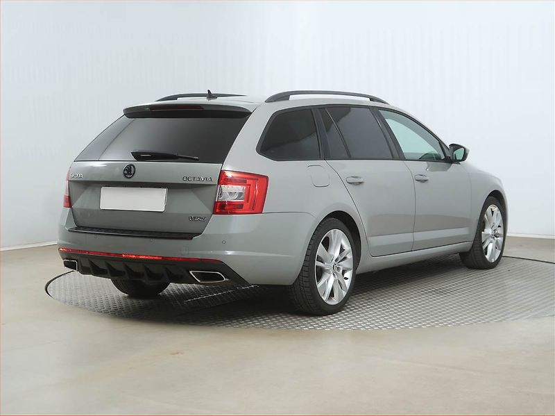 Škoda Octavia (2015) RS 2.0 TDI, Automat, Kůže - fotka 5 z 16