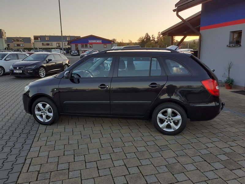 Škoda Fabia (2009) KOMBI 1.4 16V - fotka 6 z 25