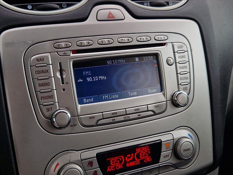 Ford Focus 1,6 TDCi NOVÉTURBO SERVI TAŽNÉ - fotka 22 z 29