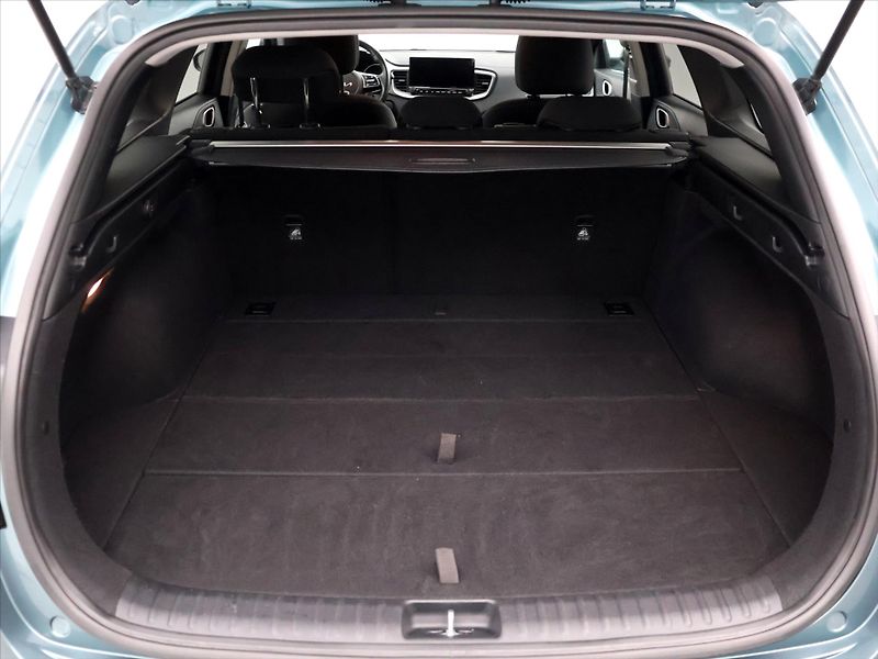Kia Ceed SW 1,5 T-GDI 117kW GT-Line CZ DPH - fotka 10 z 38