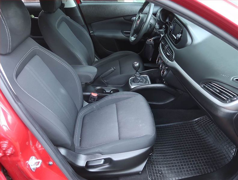 Fiat Tipo (2017) 1.4 16V, Serv.kniha, Navi - fotka 9 z 13