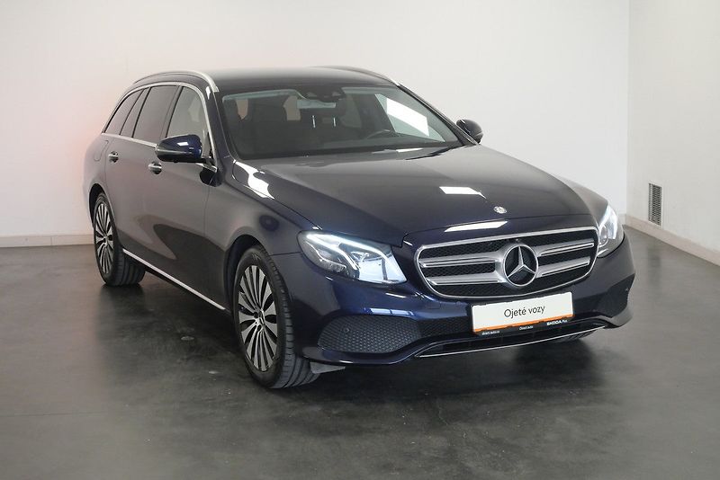 Mercedes-Benz Třídy E - fotka 8 z 28