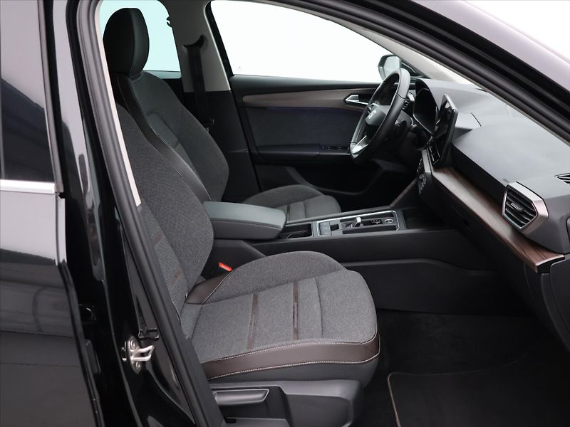 Seat Leon 2,0 TDI DSG Xcellence ST - fotka 11 z 28