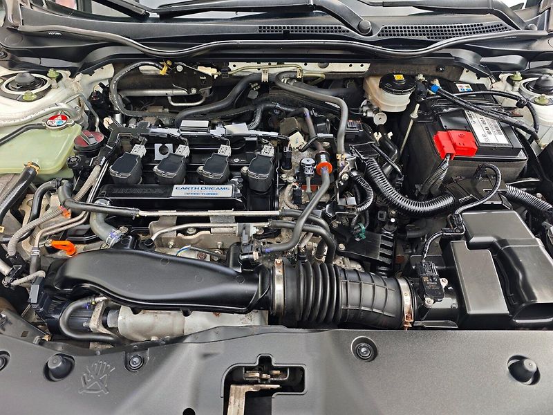 Honda Civic (2019) 1.5 Turbo Sport Plus 134kW 6MT - fotka 33 z 45