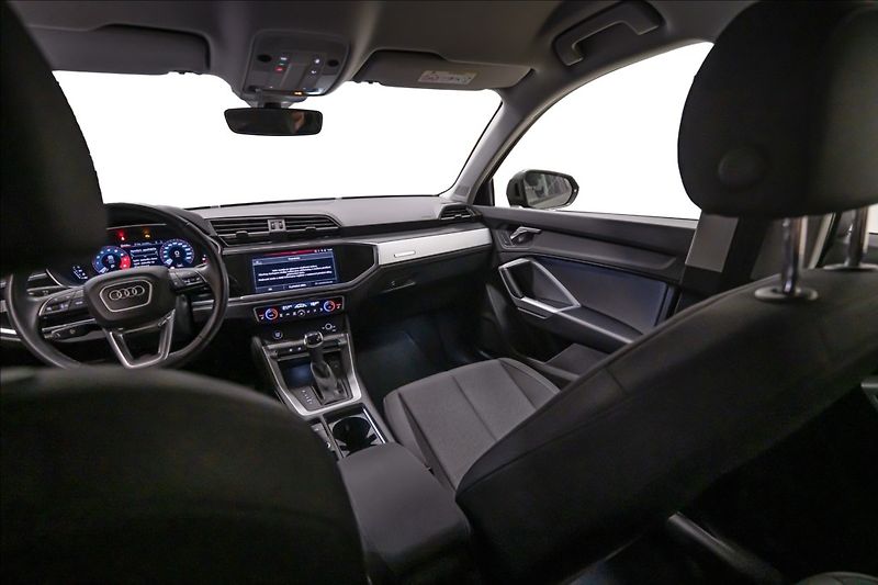 Audi Q3 1,5 35 TFSI S-LINE NAVI VÝHŘEV - fotka 8 z 37