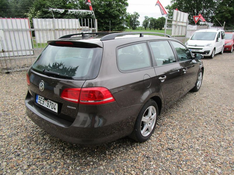 Volkswagen Passat 1,6TDI-77KW- 6-RYCHLOSTÍ - fotka 7 z 22