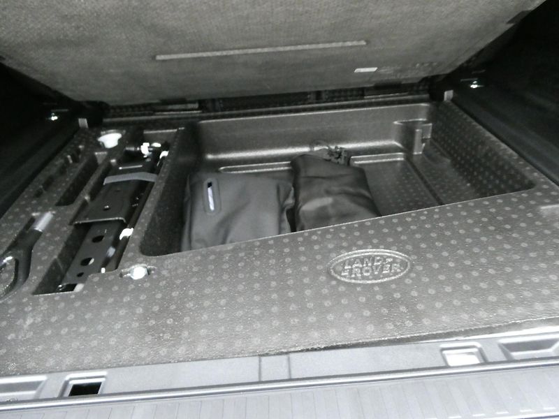 Land Rover Defender 110 S D200 - fotka 30 z 32