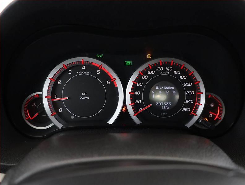 Honda Accord (2011) 2.2 i-DTEC, ČR,1.maj - fotka 9 z 14