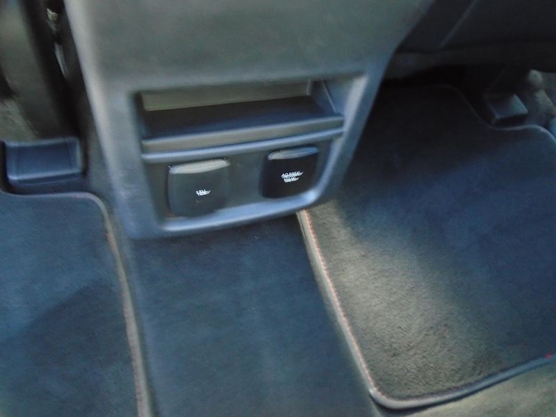 Ford S-MAX 2,0EcoBlue 140kW AWD ST-Line A - fotka 32 z 50