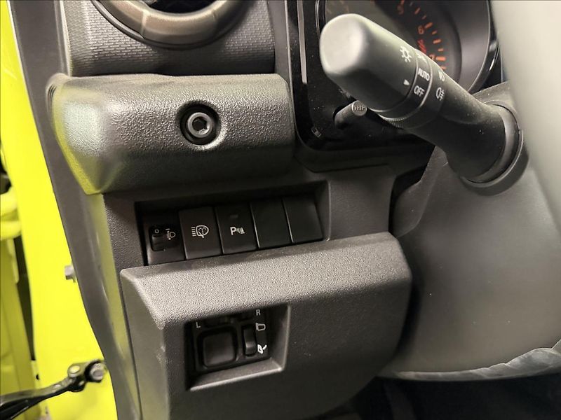 Suzuki Jimny 1,5 75 KW GLX REZERVACE!!! - fotka 26 z 30
