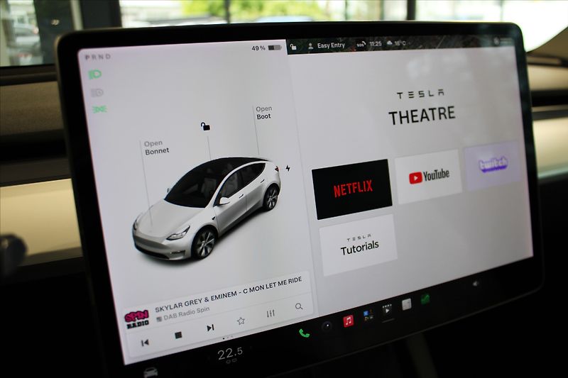 Tesla Model Y Long Range Dual Motor AWD Tažn - fotka 18 z 26