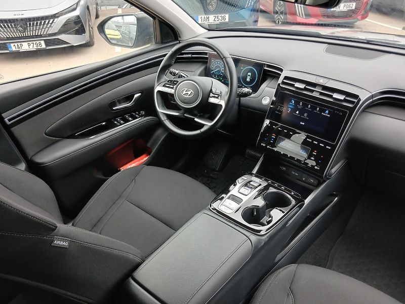 Hyundai Tucson Plug-in Hybrid1,6 T-GDI 4x4 AT - fotka 14 z 20