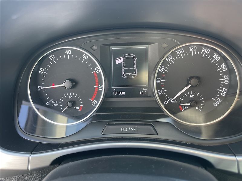 Škoda Fabia 1,0 TSi 70kw DRIVE GPS LED Kli - fotka 14 z 32