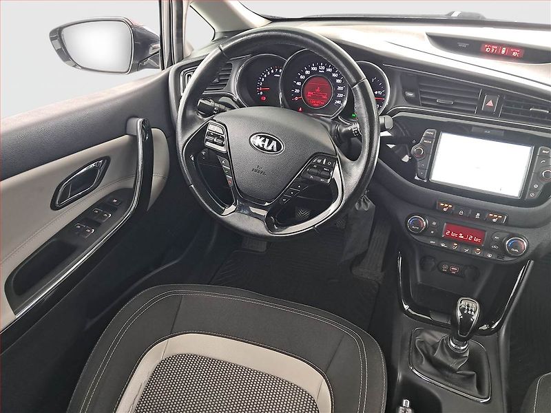 Kia Ceed (2017) 1.6 GDI, ČR,1.maj, Serv.kniha - fotka 7 z 17