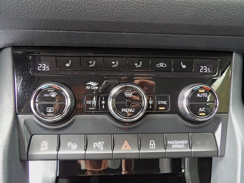 Škoda Kodiaq 1.4TSI 110kW 4x4 Tažné 360° - fotka 12 z 34