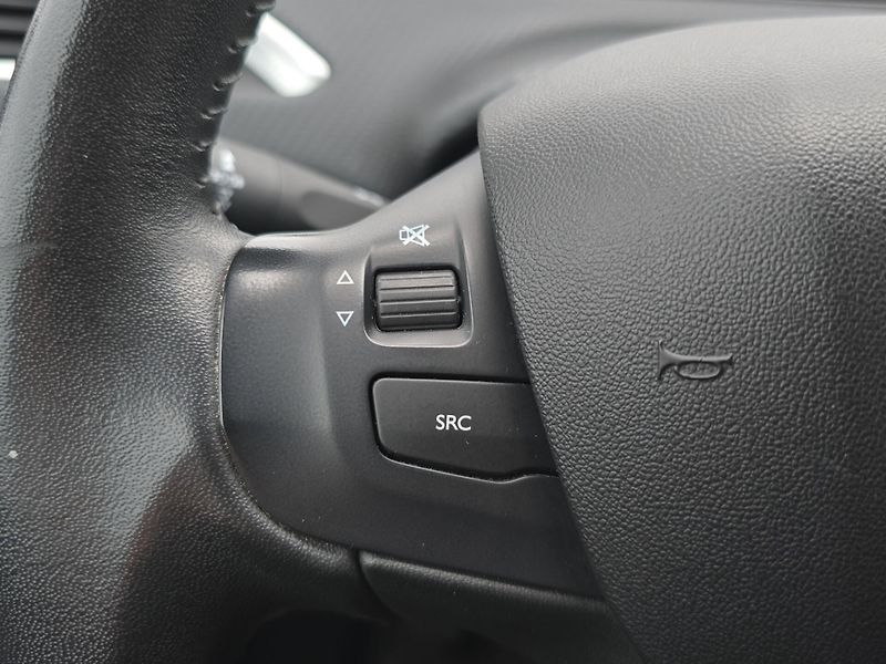 Peugeot 2008 (2018) 1.2i 61kW, Aut. klima, ČR, Taž - fotka 11 z 24