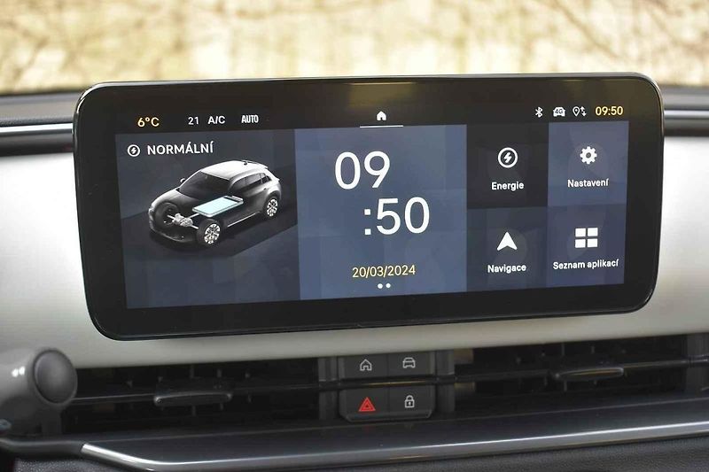 S nástrahami špatných českých cest se Fiat 600E zvládne dobře vypořádat