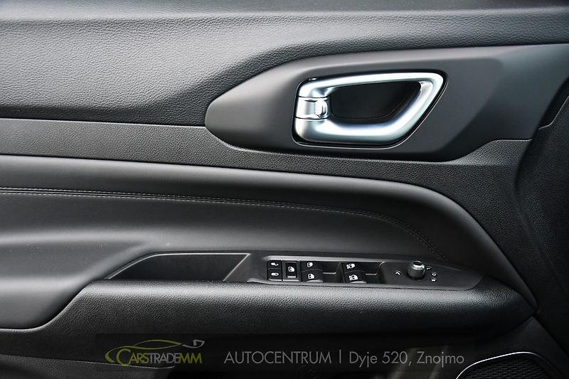 Jeep Compass 1.5l GSE T4 48V e-Hybrid - fotka 27 z 52