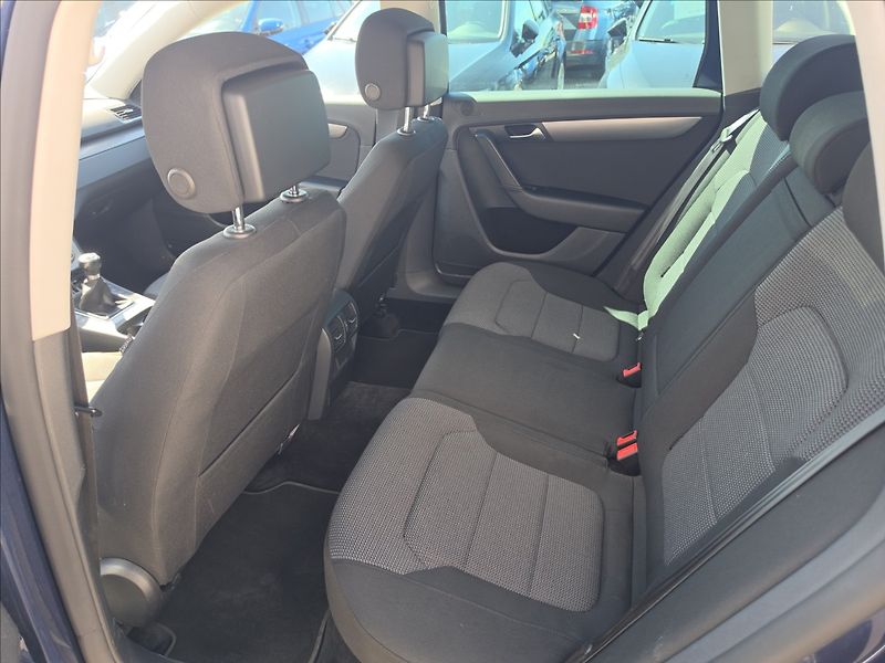 Volkswagen Passat 1,4 TSi 90KW Comfortline NAVI - fotka 25 z 45
