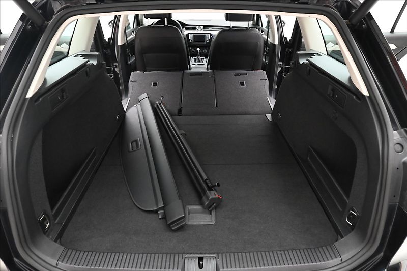 Volkswagen Passat 2,0 TDI 140 kW DSG 4Motion Zár - fotka 11 z 31