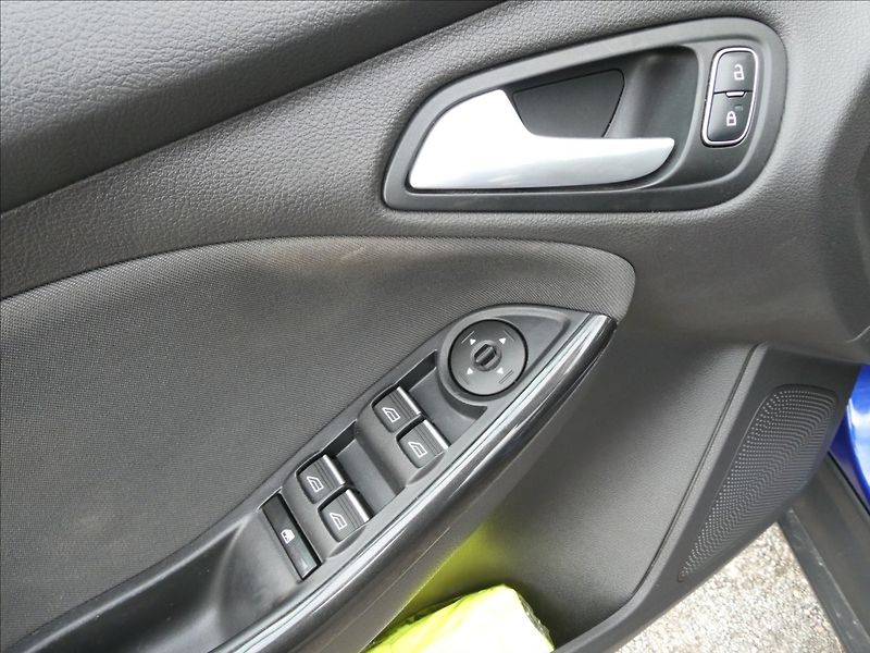 Ford Focus 1,5 110kW 1.MAJITEL, SERVISKA - fotka 31 z 48