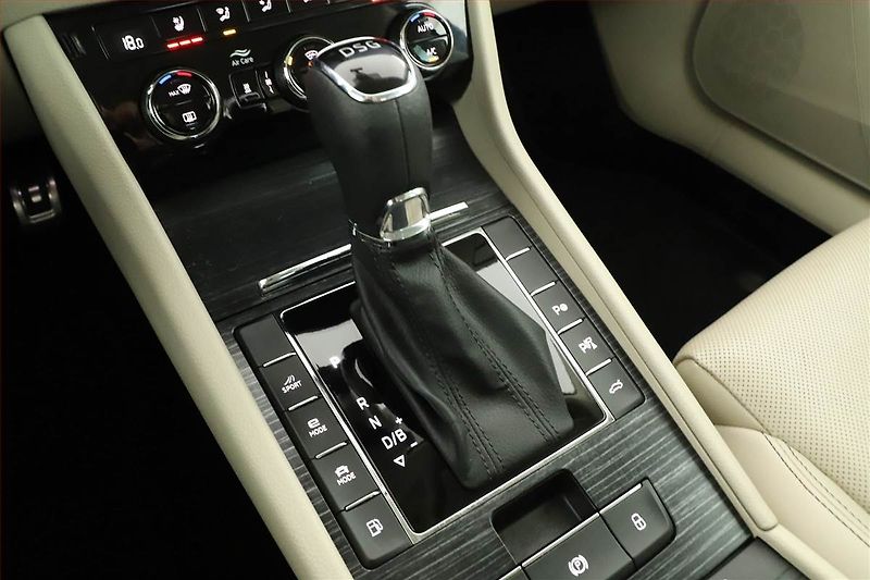 Škoda Superb (2020) iV 1.4 TSI PHEV, ČR, AUTOMAT - fotka 16 z 25