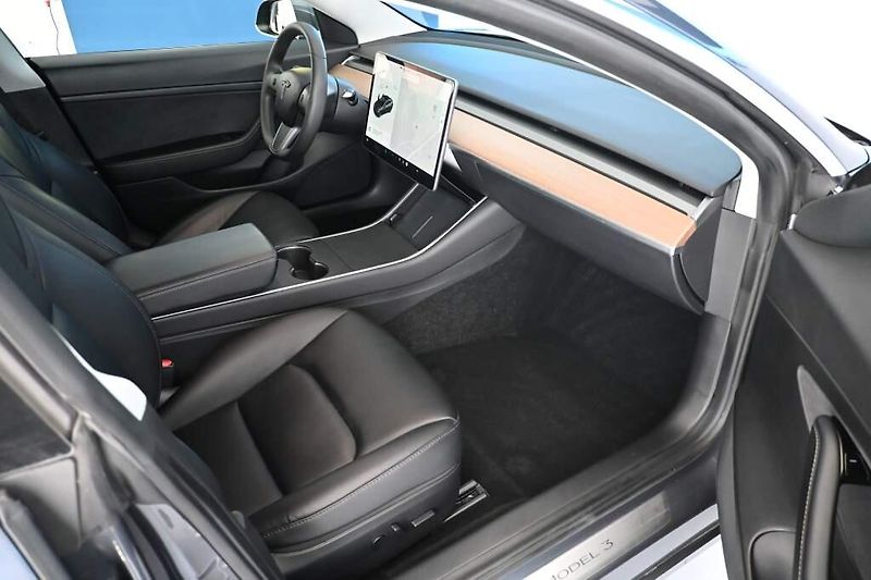 Tesla Model 3 (2020) LED 360 RWD Kamera Range Plus - fotka 10 z 33