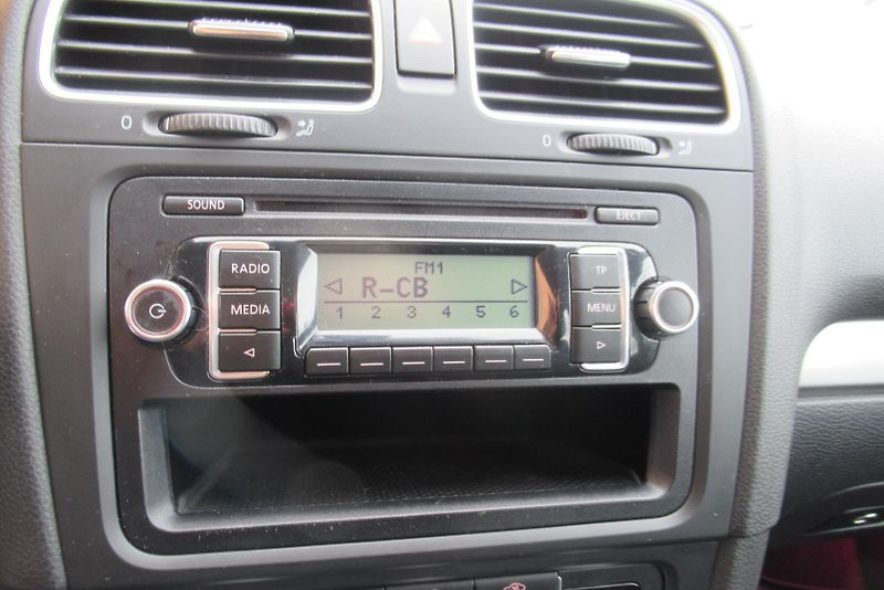 Volkswagen Golf 1.6 TDi KLIMA XENONY - fotka 11 z 19
