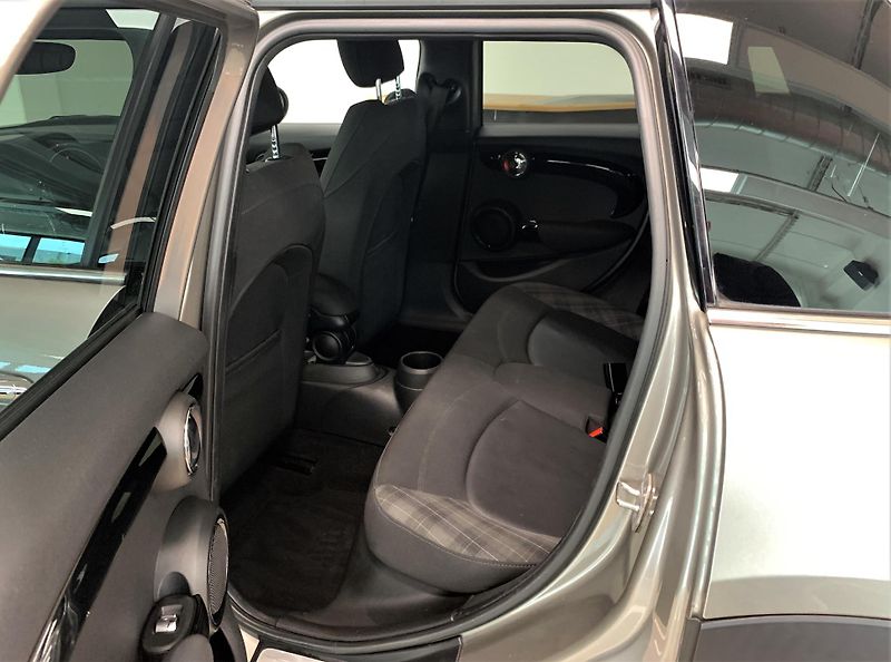 Mini Cooper 1.5T, 100 kW, ČR, LED, DPH - fotka 10 z 34