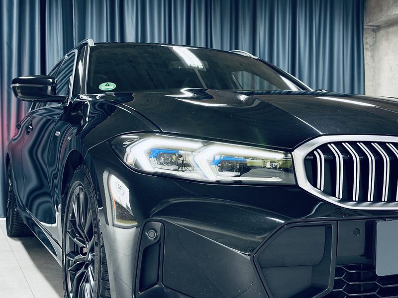 BMW Řada 3 (2023) 330d*xDRIVE*M-PAKET*ZÁR*TAŽNÉ - fotka 4 z 41