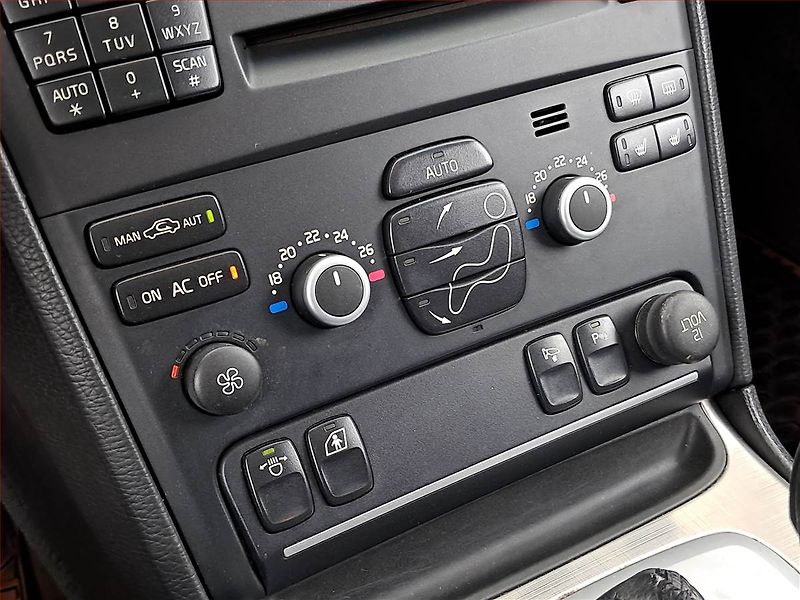 Volvo XC90 (2011) D5, 4X4, Automat, 7 míst - fotka 16 z 22