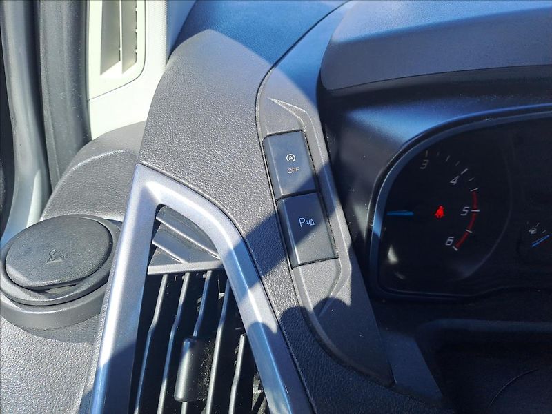 Ford Tourneo Custom 2,0 TDCI 9 MÍST - fotka 20 z 21