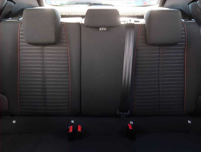 Peugeot 2008 (2020) 1.2 PureTech, ČR,1.maj - fotka 10 z 18