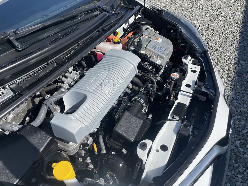 Toyota Yaris 1.5i 16v HYBRID 142TKM TOP 1A! - fotka 71 z 169