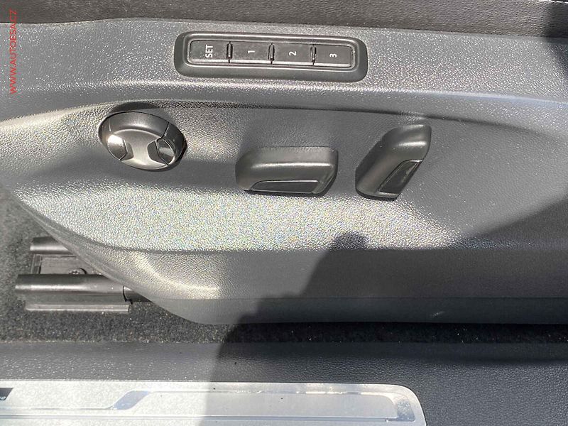 Volkswagen Tiguan (2018) 2.0 TDi 4x4, R-Line, DSG - fotka 12 z 19