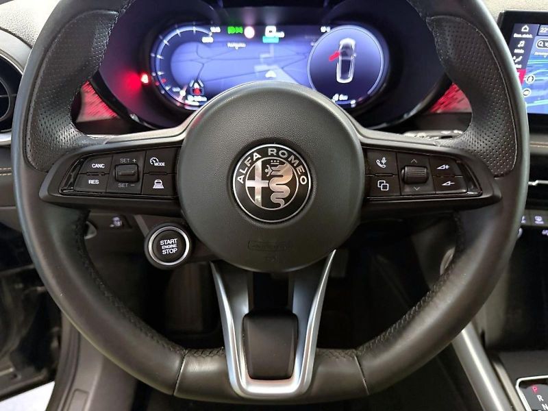 Alfa Romeo Tonale (2024) 1.3 T Plug-in Hybrid 280k Q4 4 - fotka 17 z 19