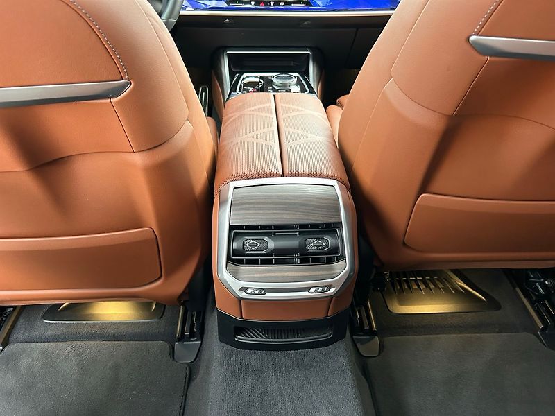 BMW Ostatní i7 xDrive 60 TV TOP 2025 - fotka 43 z 44