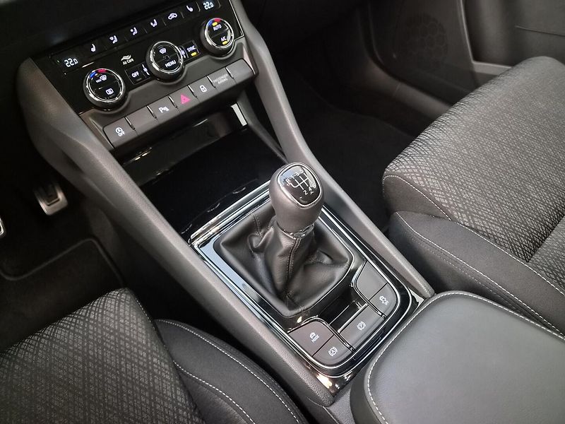 Škoda Karoq 1.5 TSI Top selection - fotka 20 z 27