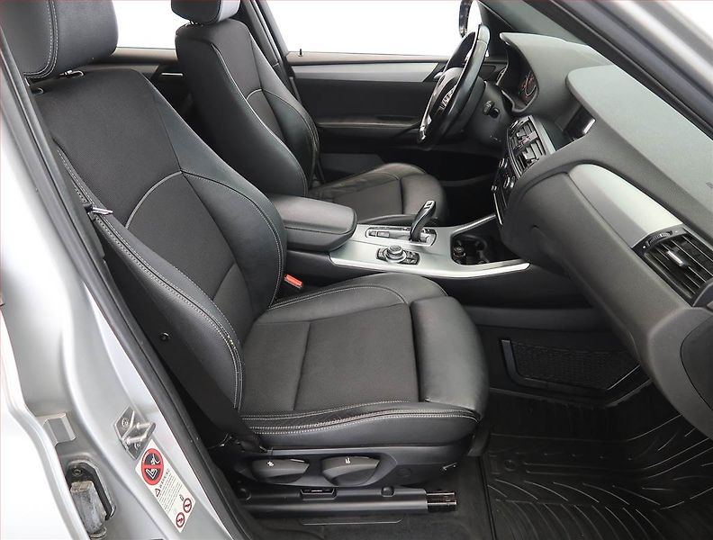 BMW X3 (2012) xDrive20d, 4X4, Automat, Kůže - fotka 9 z 22
