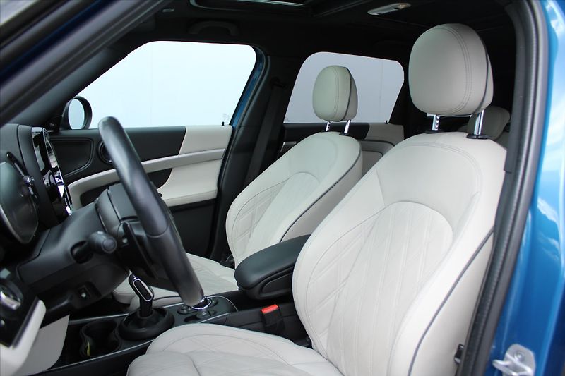 Mini Countryman 2.0i 131kW ALL4 SERVIS KN. ČR - fotka 10 z 28