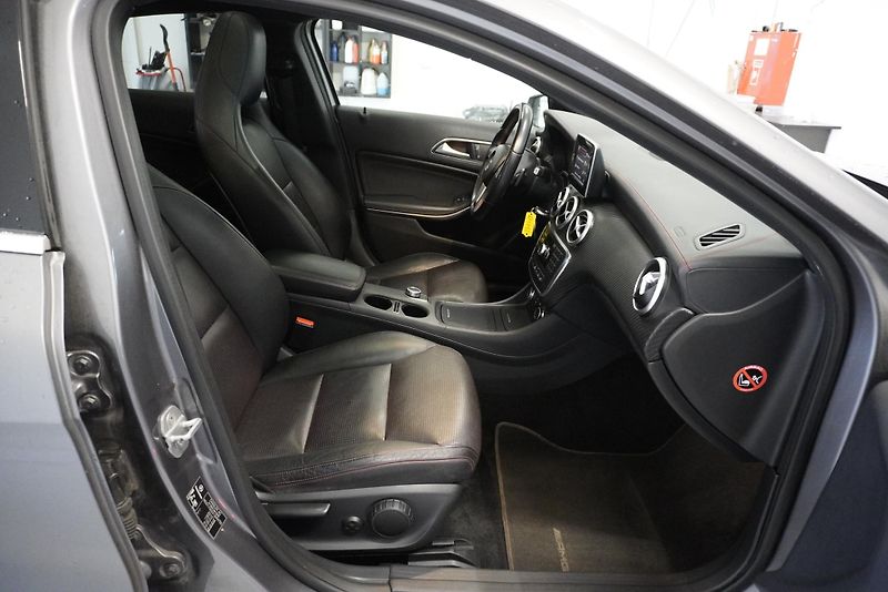 Mercedes-Benz Třídy A A220 2,2 CDI AMG-LINE AUT. - fotka 25 z 27