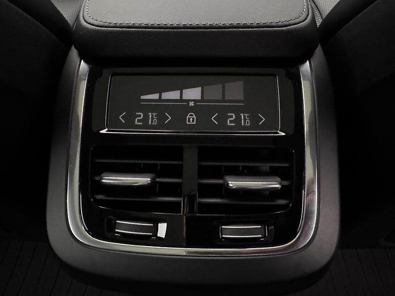 Volvo XC90 B5 AWD INSCRIPTION AUT CZ - fotka 32 z 55